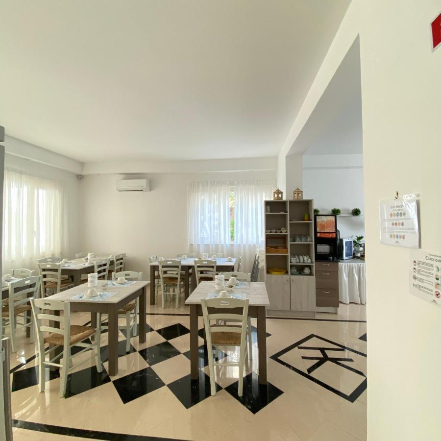 Hotel Bed And Book Rimini Exterior foto